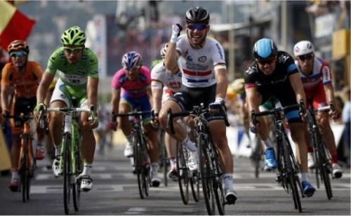 Cavendish devant Boasson Hagen (à droite) et Sagan (en vert)